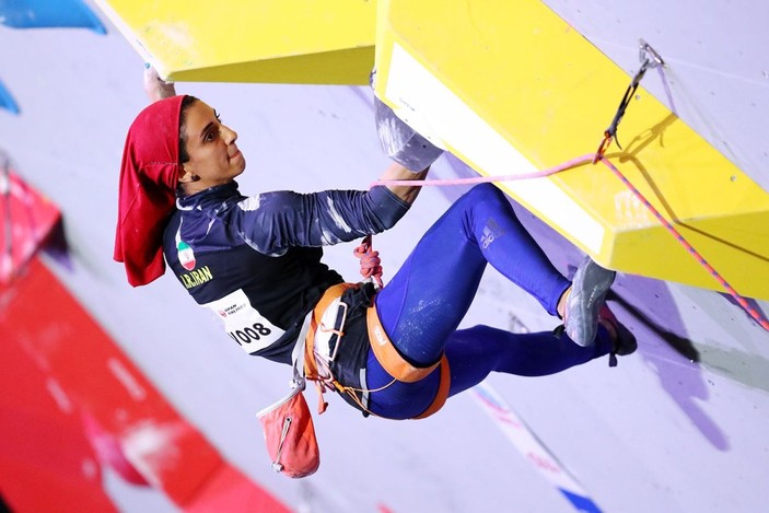 Seul'deki müsabakaya başörtüsüz katılan İranlı kadın sporcu: Düşürdüm, özür dilerim